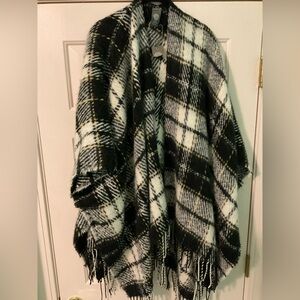 Vince Camuto Black and White Plaid Poncho